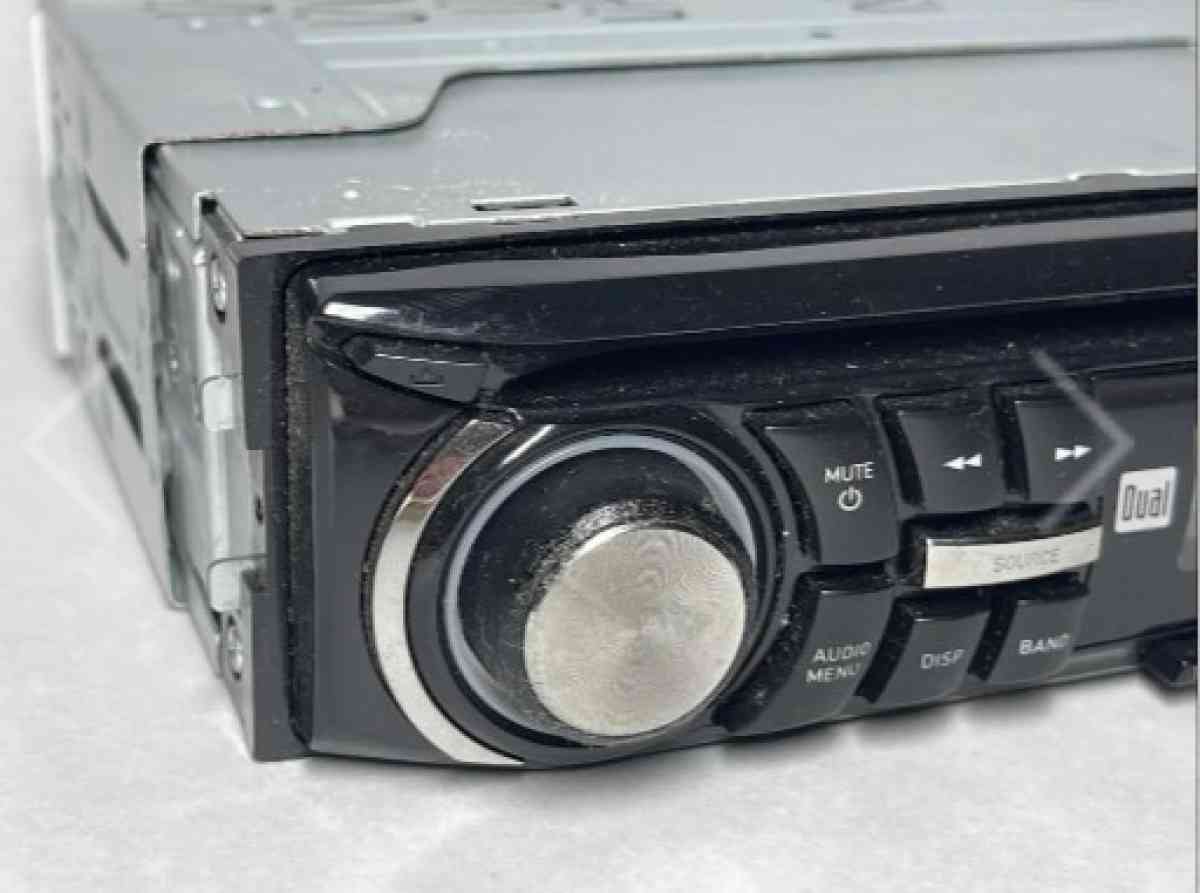 dual Xd 1228 car stereo with face