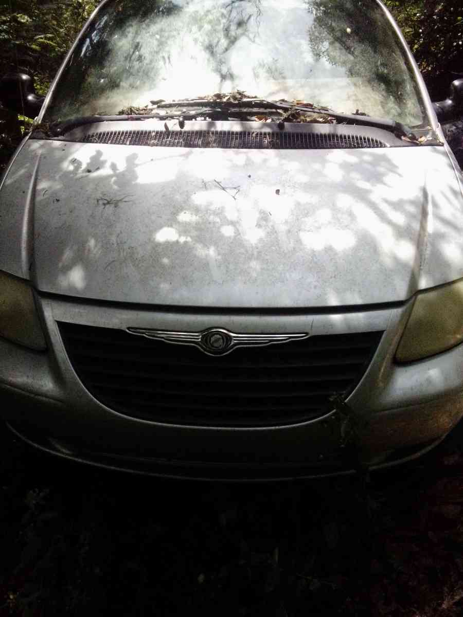 the 2003 Chrysler minivan Voyager for sale needs a little wo