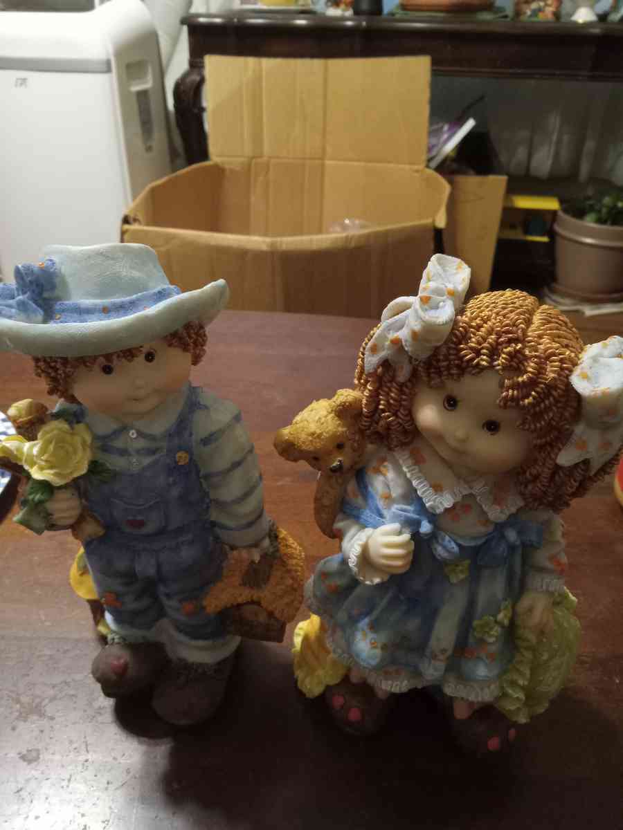 statue dolls