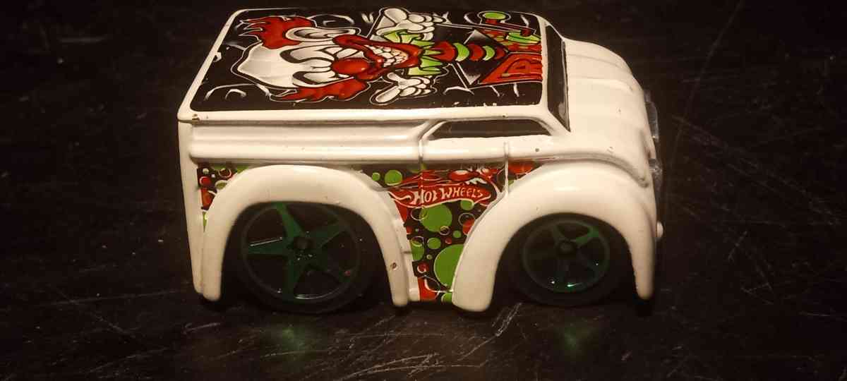 Hot wheels crazed clown white van with green rims diecast ty