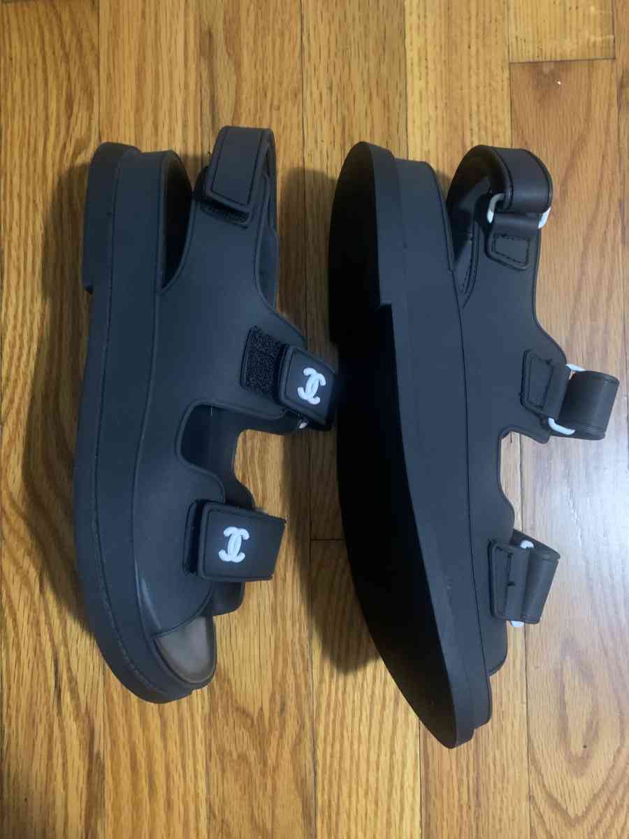 Womens sandal size 8