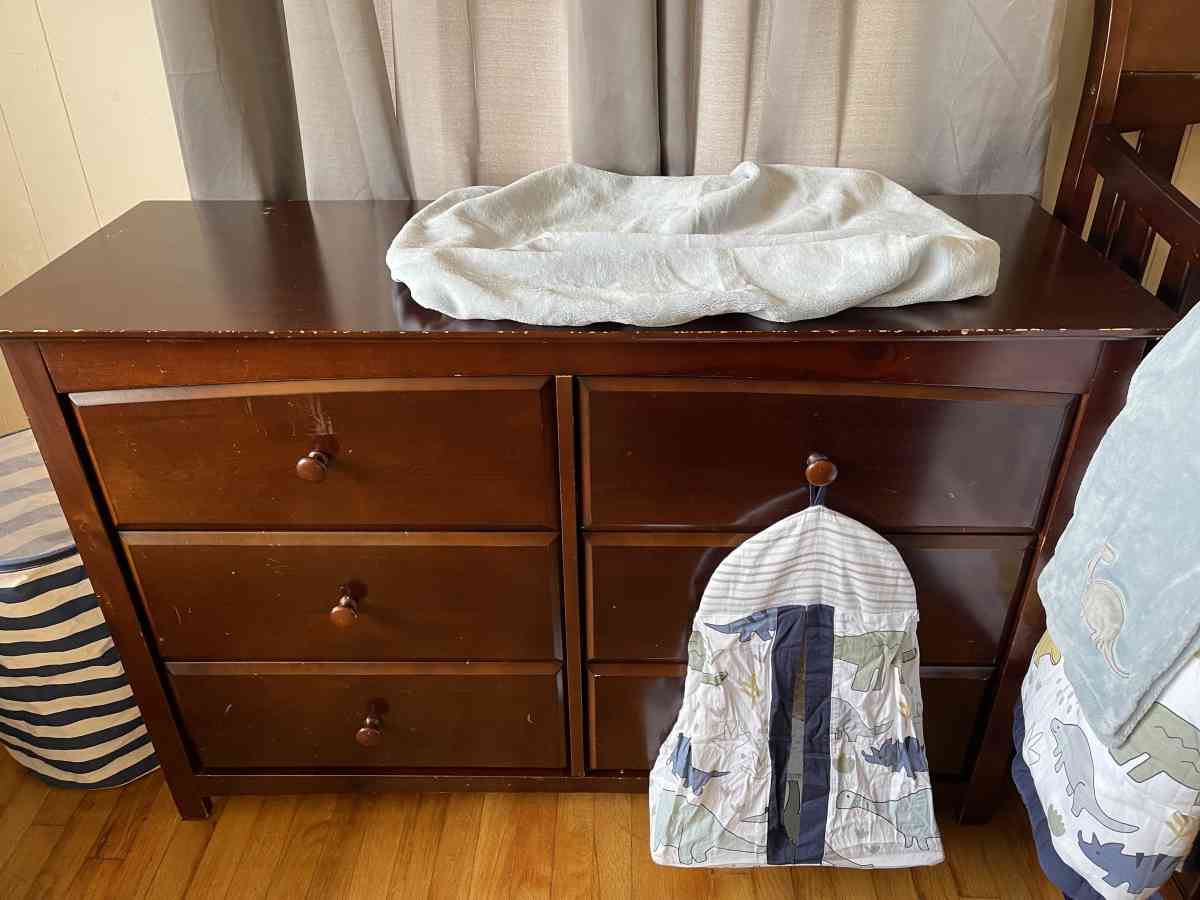 Convertible Crib And Dresser