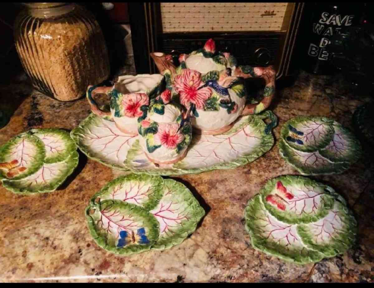 Vietri Italy Spring Leaf Majolica Service Plate