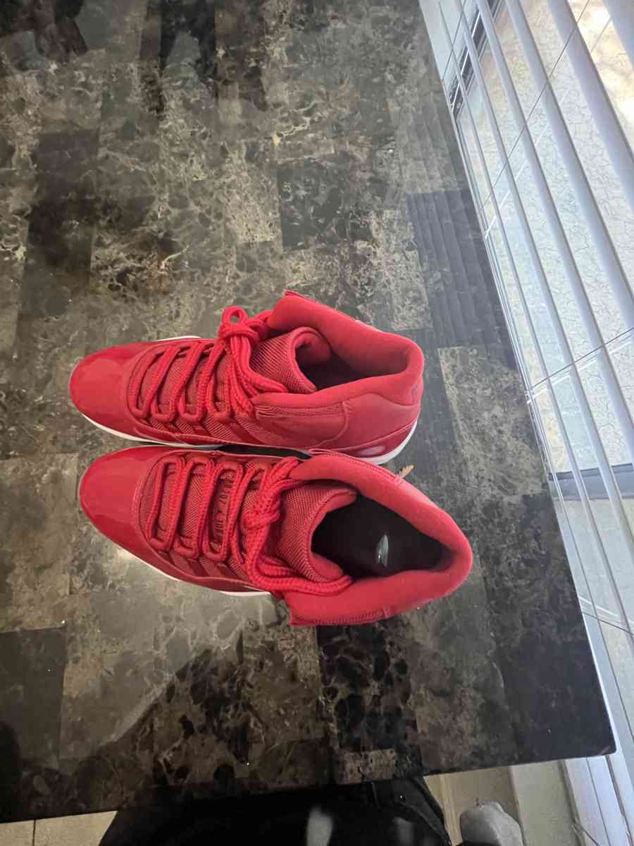 GYM RED 11s NEVER WORN size 95