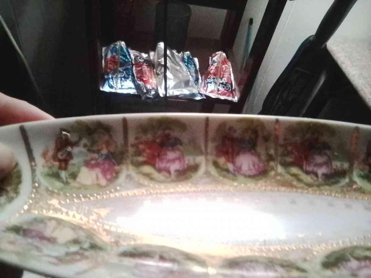 Royal stamped porcelain dish inlaid with Gold