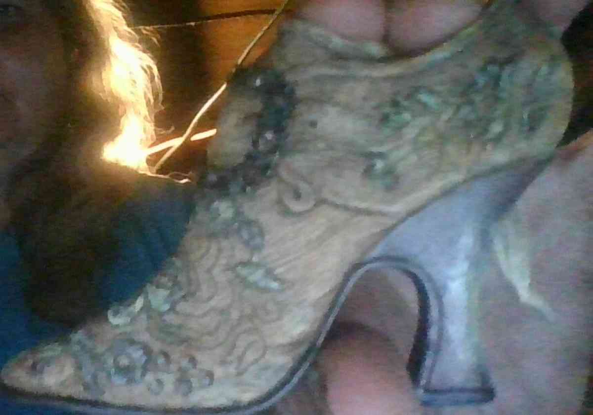 GLASS WOMENS GLADSS SHOE TREE ORDIMENT