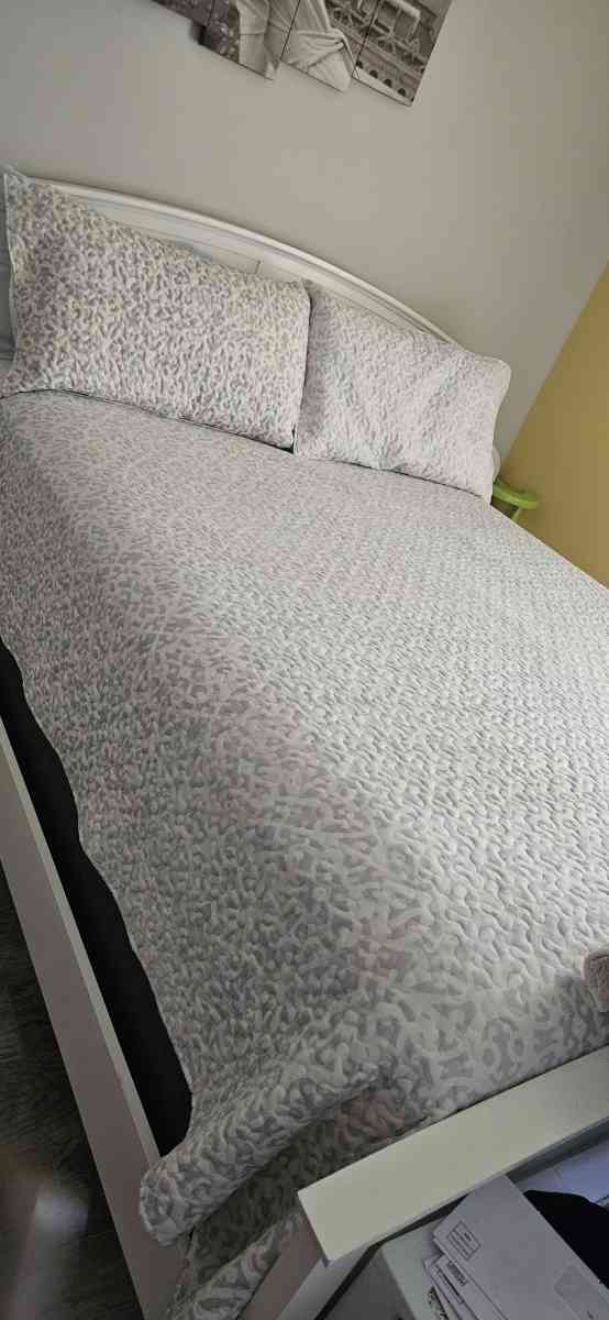 double size bed 2 nightstands dresser mirror