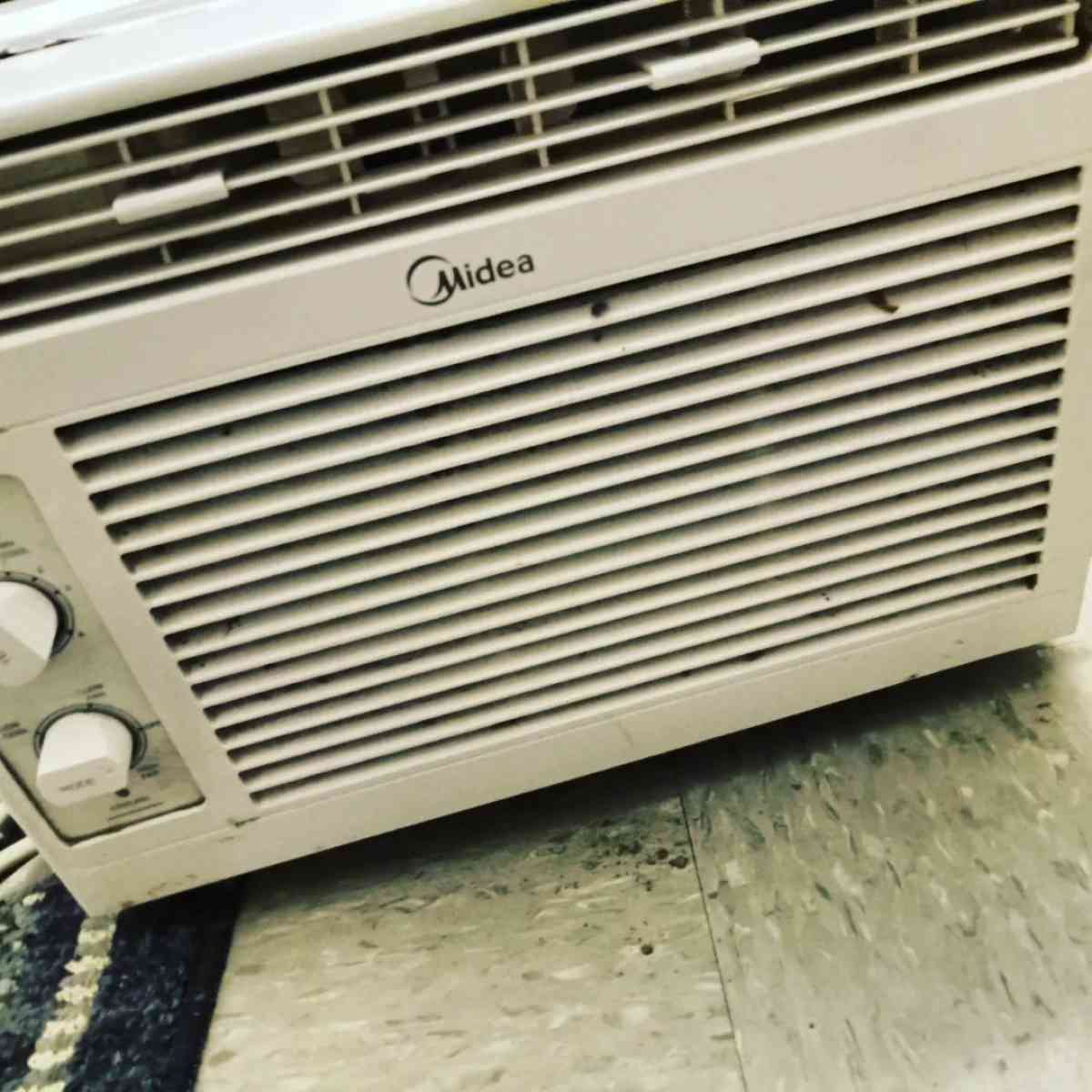 Air conditioner 5000 BTU Midea brand