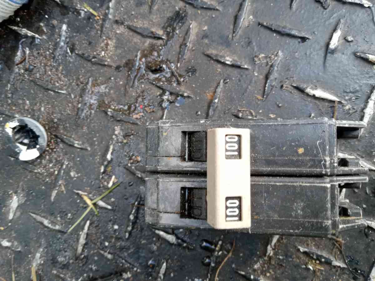 Eaton Ch 100 Amp 2 pole 240 volt breaker