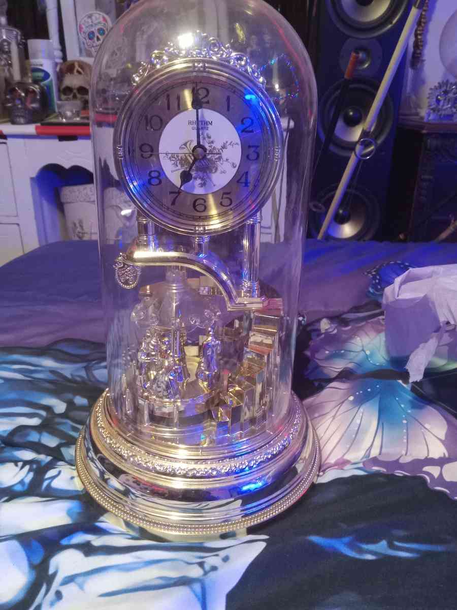 carousel dancer clock