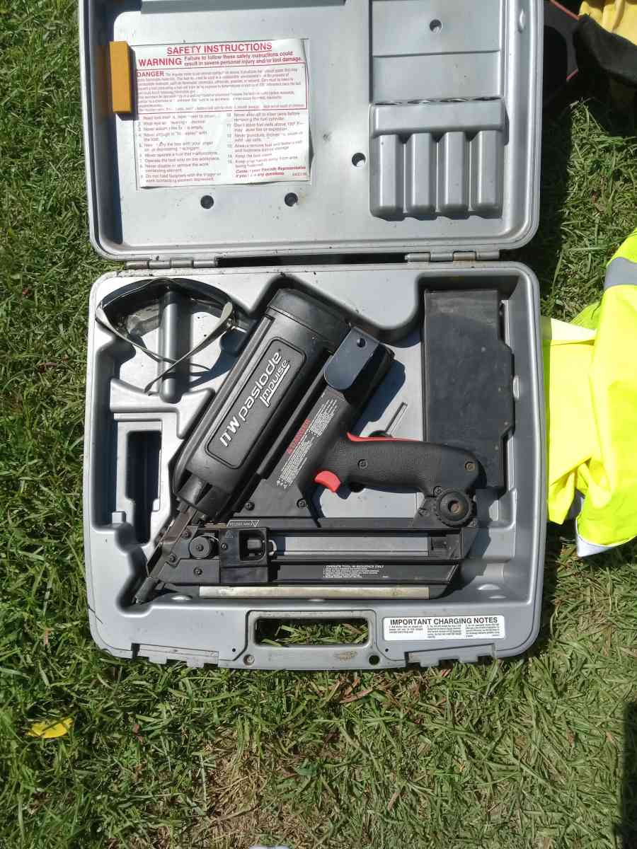 Parlodel IM 300 cordless nailer