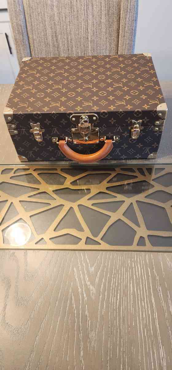 Louis Vuitton Sneakers size 11