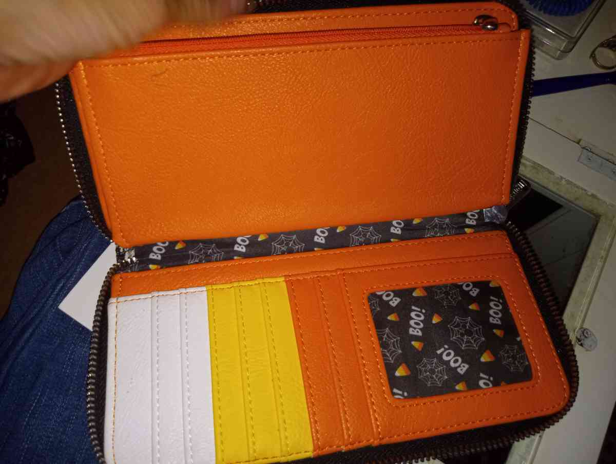 Halloween lounge fly wallet