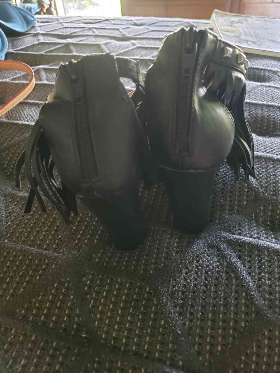 FRINGE BLOCK HEEL HIGH HEELS