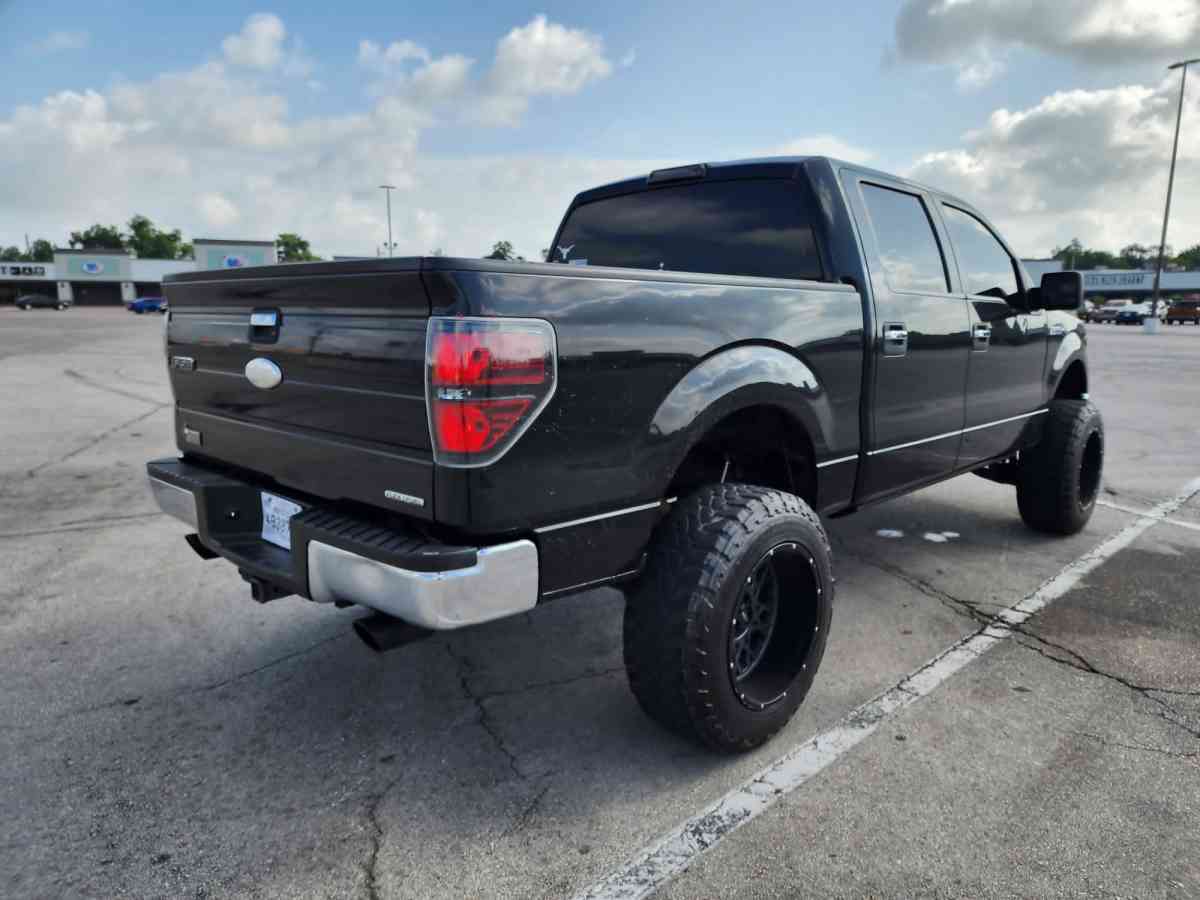 Ford F150 LIFTED 2013