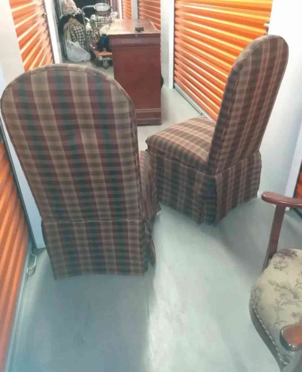 beautiful 2 accent chairs