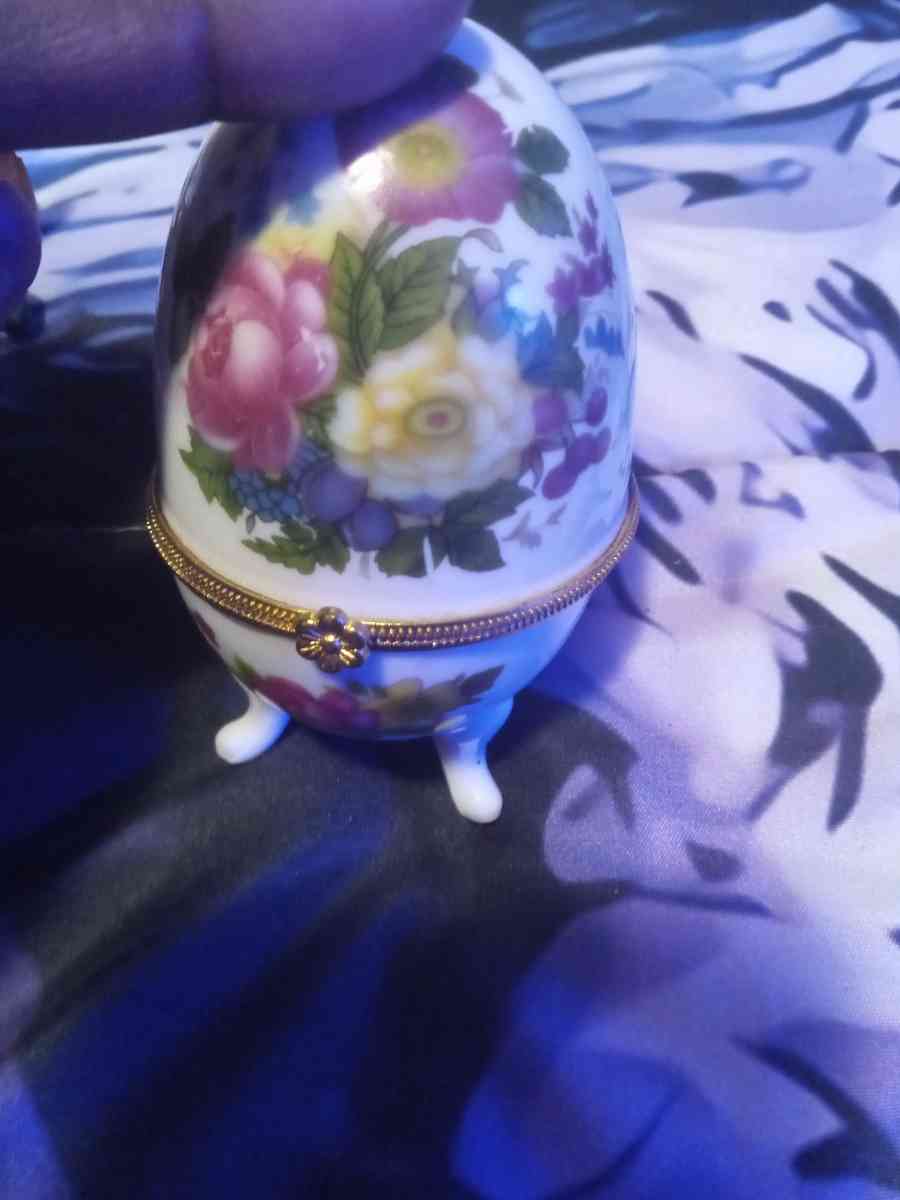 EGG TRINKET BOX