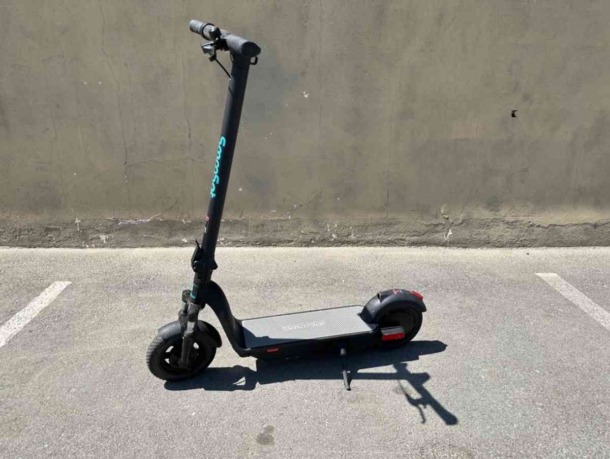 Electric Folding Scooter APP control 30 Miles Real Range Up
