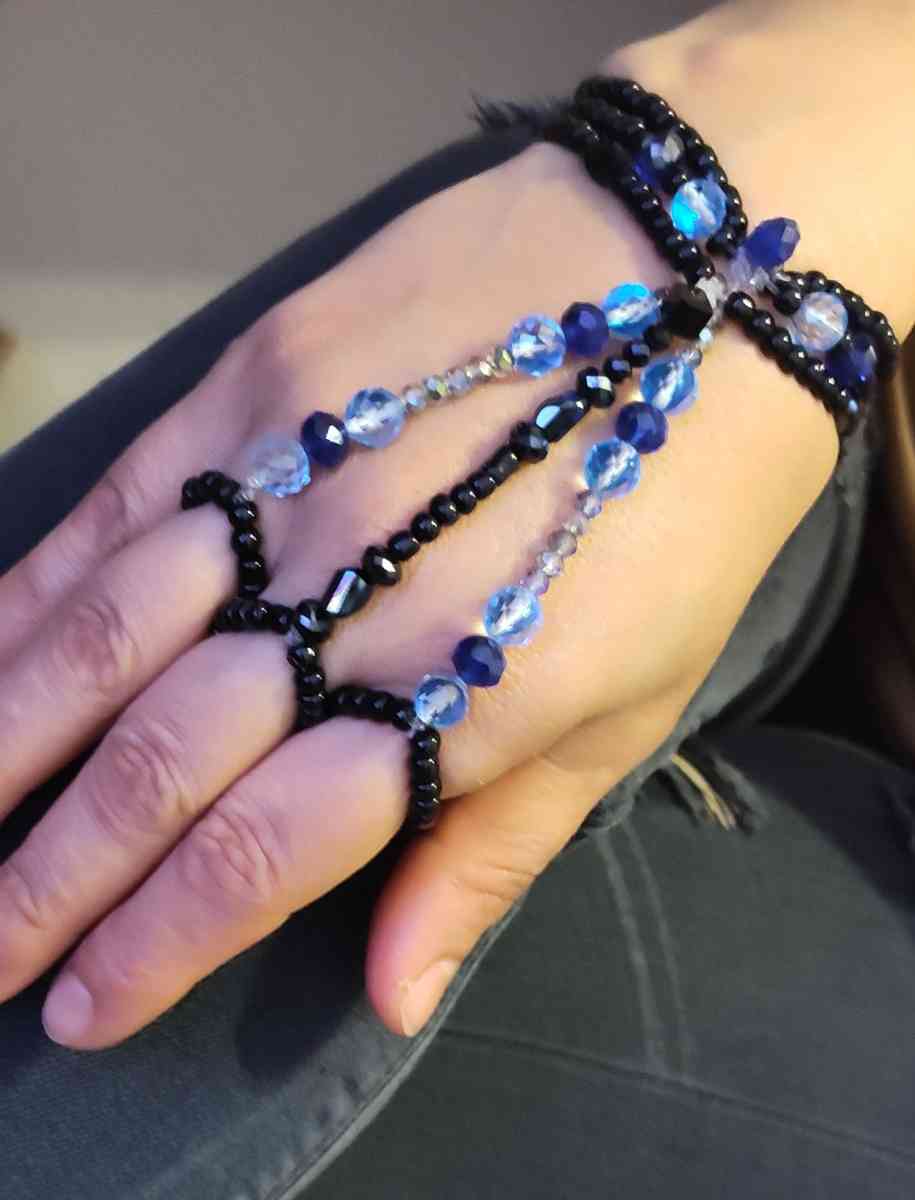 hand jewelry