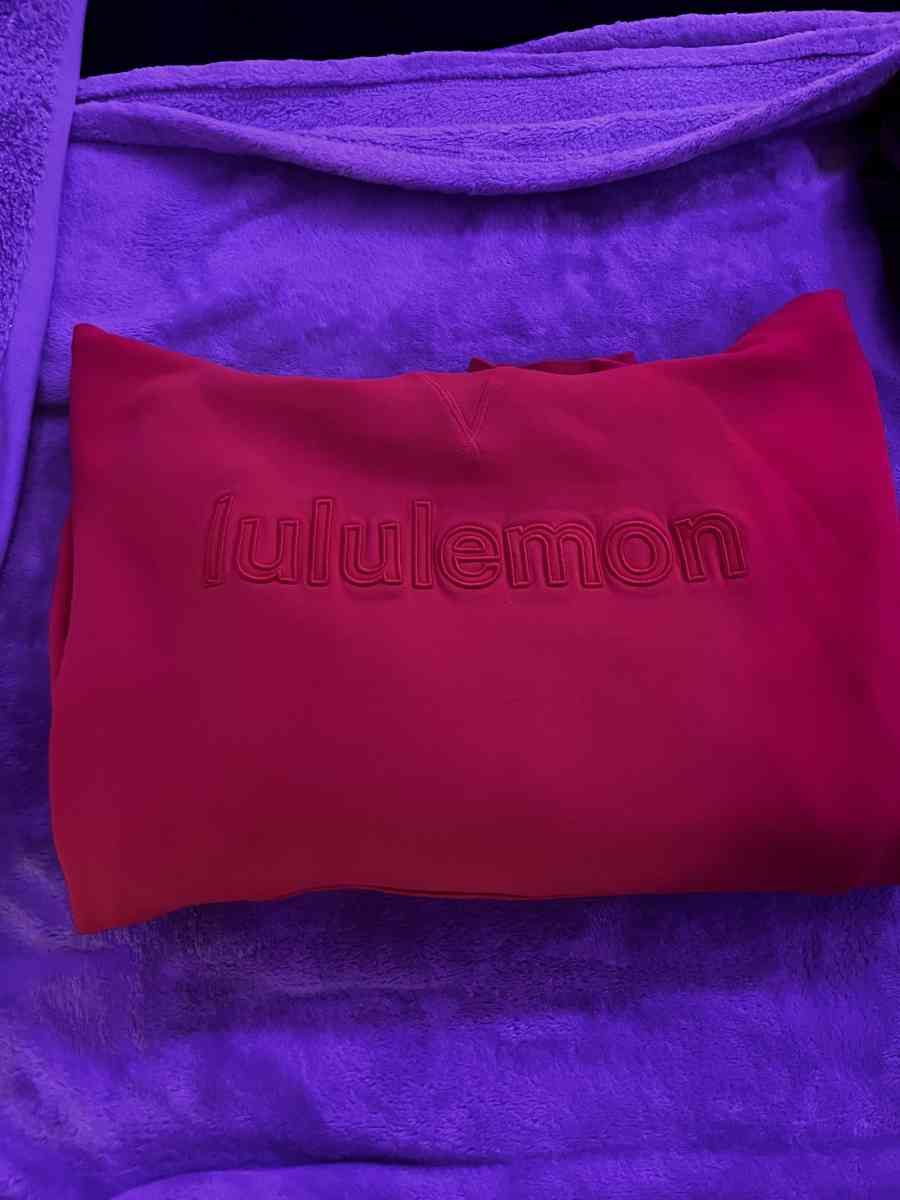Lululemon sweatshirt