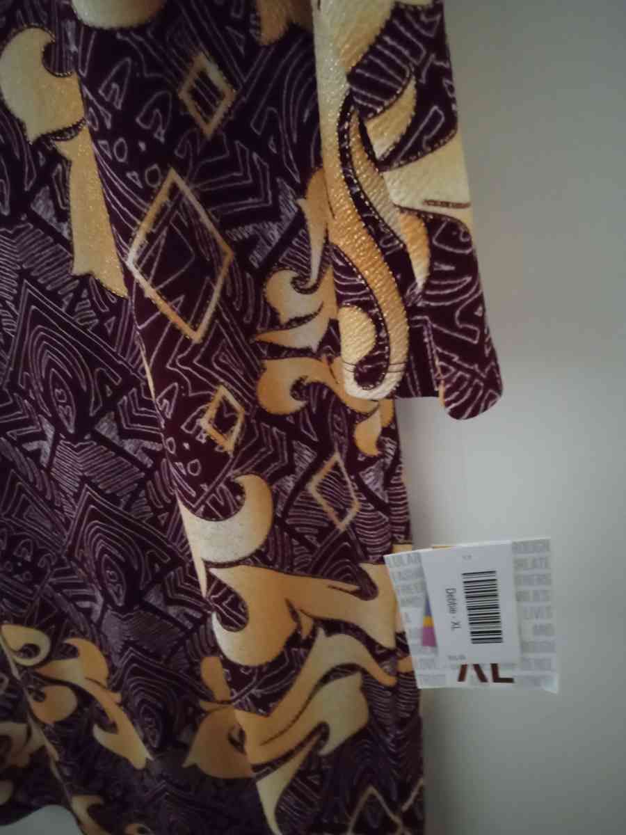 NWT LuLaRoe XL Elegant Debbie Retails for  50