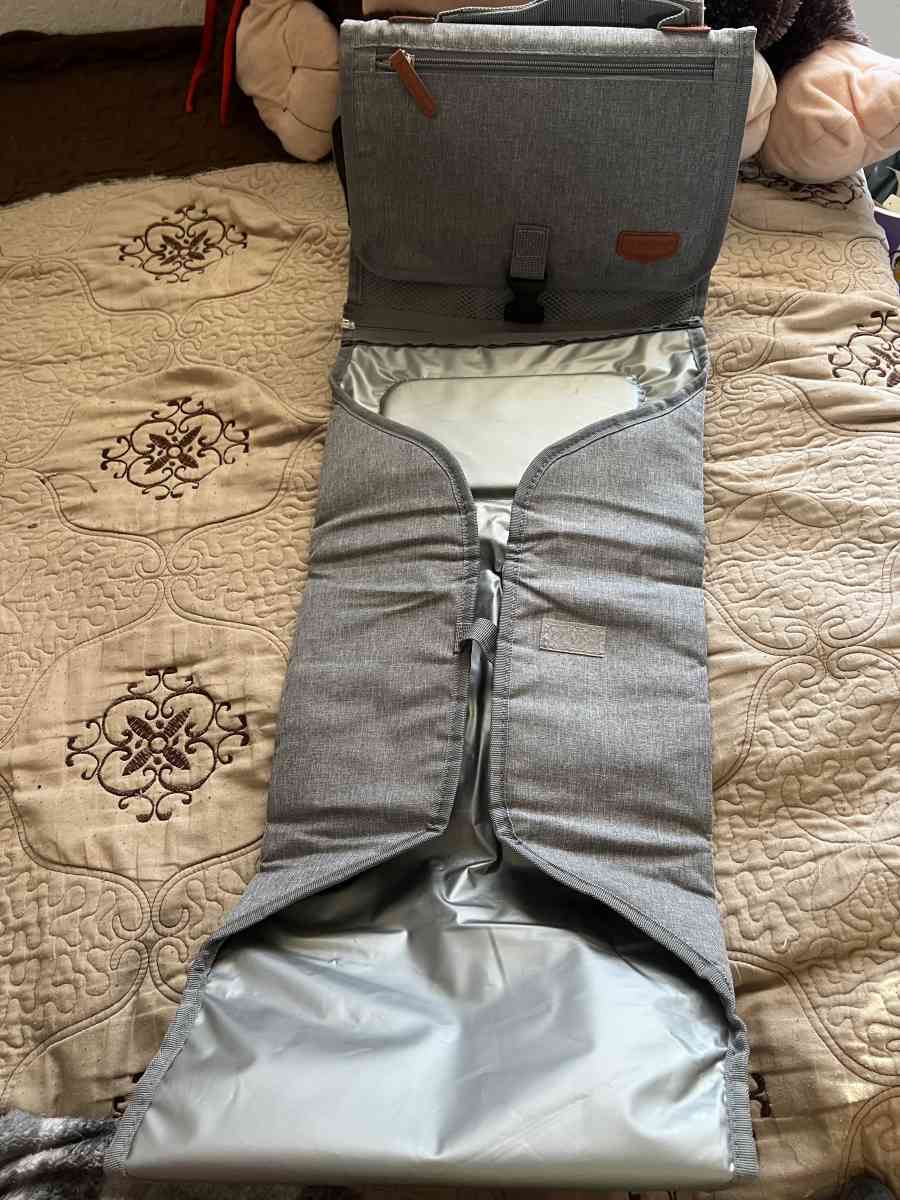 Portable changing pad