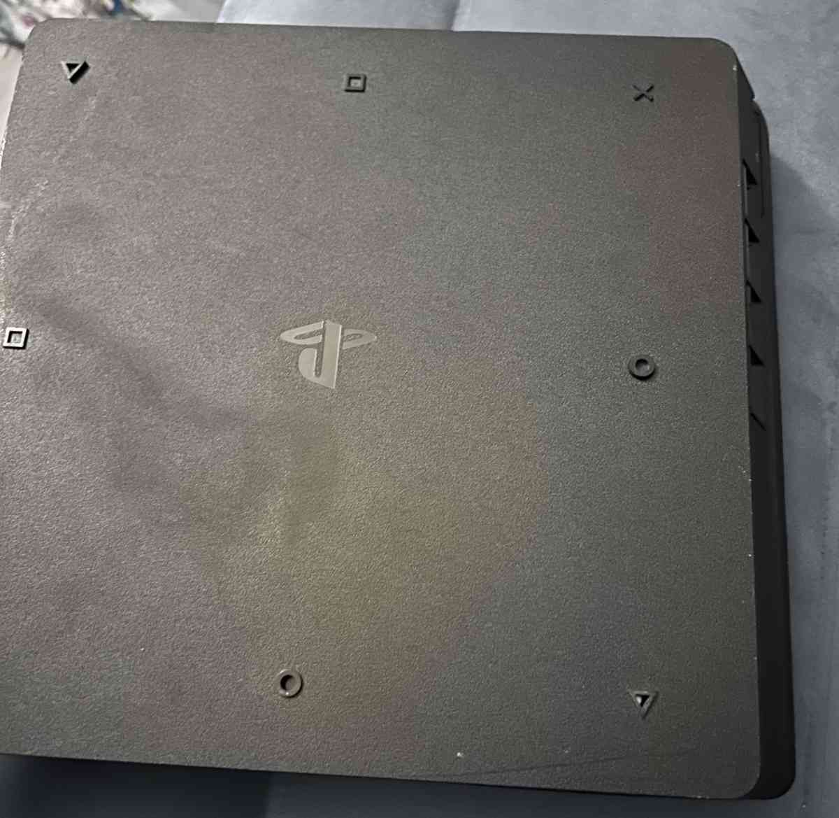 ps4 with 2 controllers