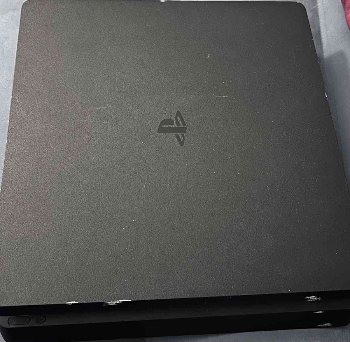 ps4 with 2 controllers