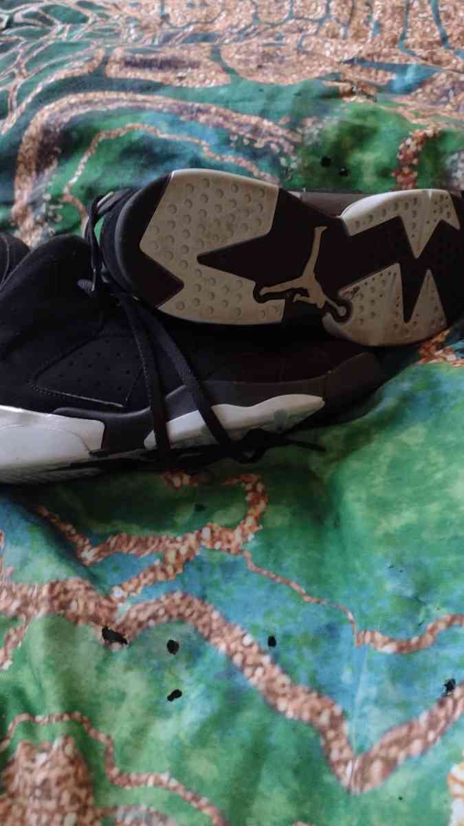 Jordans size 2y3y both pairs