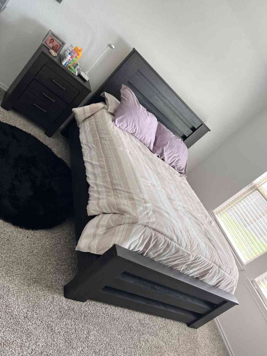 BROWN QUEEN BEDROOM SET