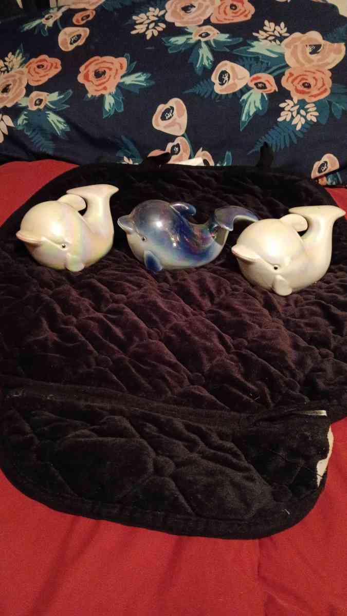 3 peice dohpin set with muti color light reflicting gloss