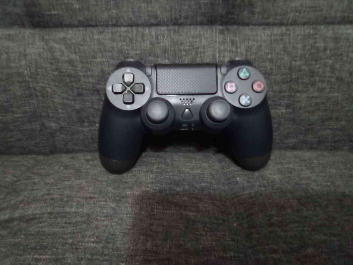 PS4 controllers