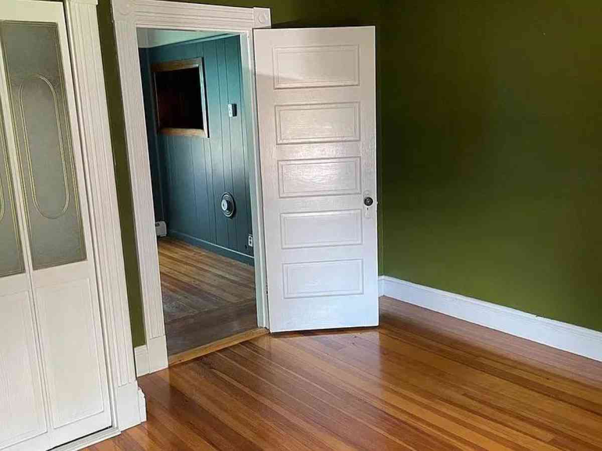 Highlands Neighborhood Lowell Massachusetts Apartment