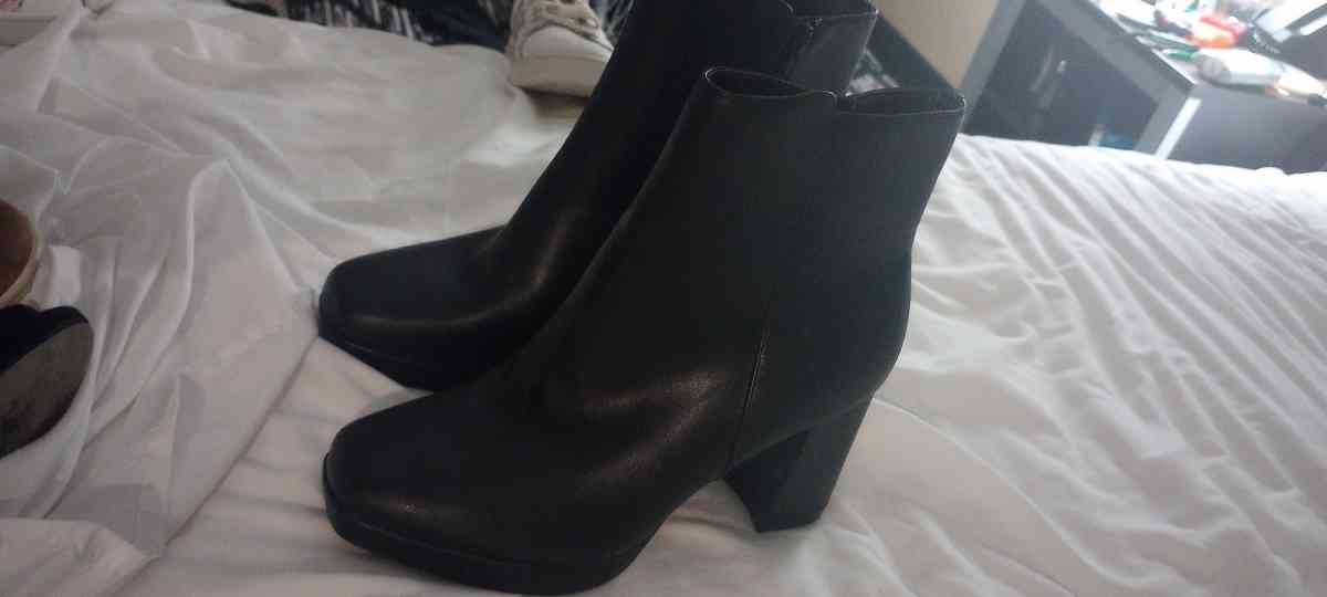 Womens boots brand new