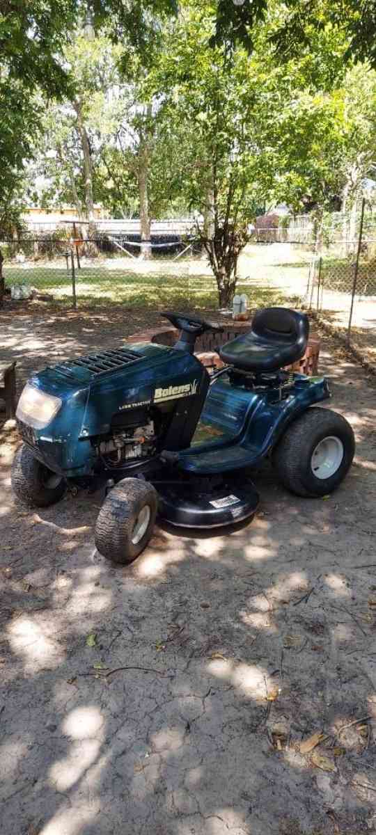 Lawn tractor