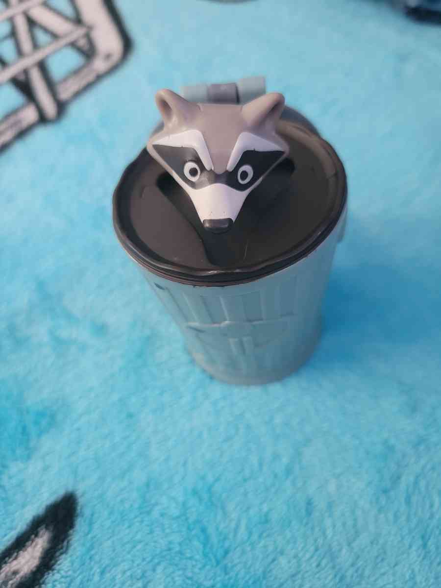 it  a incredible raccoon  toy