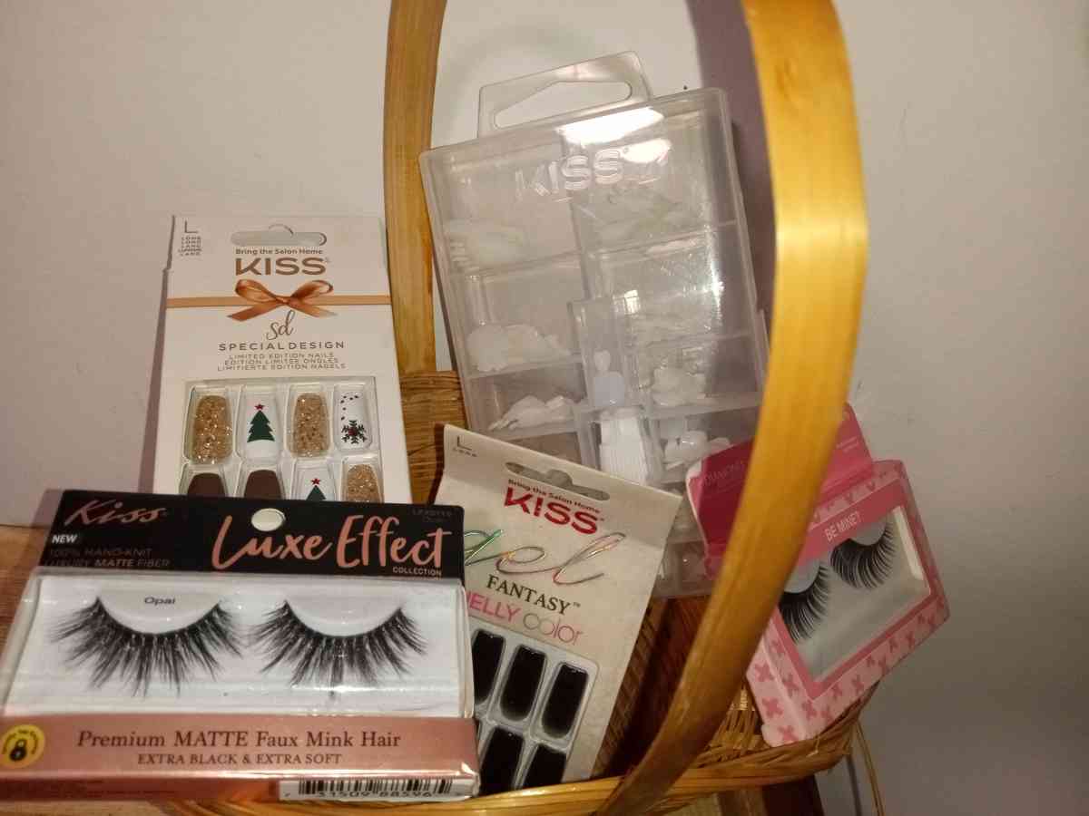 Lash and nail beauty bundle