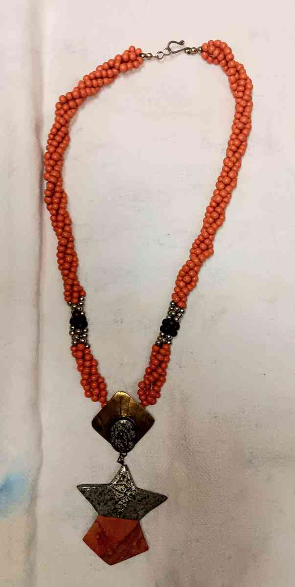 vintage 18 in long necklace