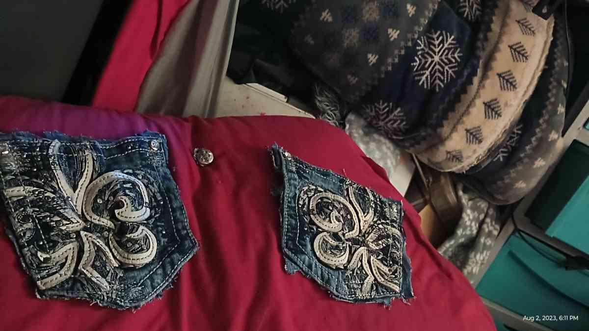 miss me back pockets and button