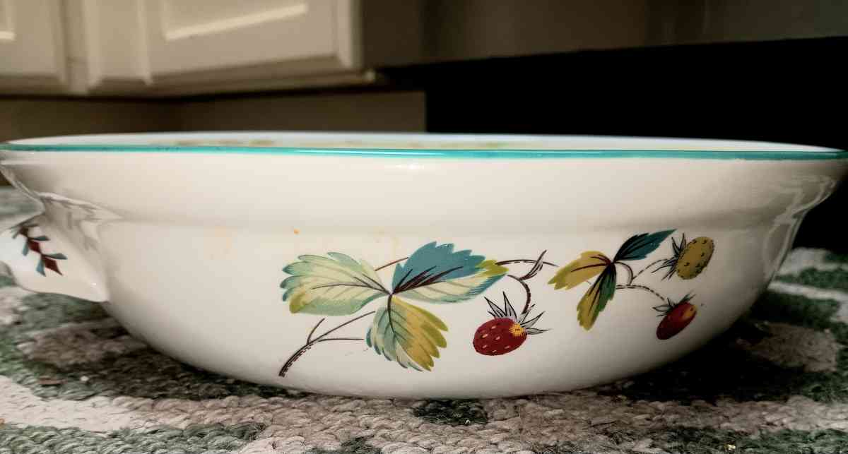 Royal Westinghouse casserole dish with cover