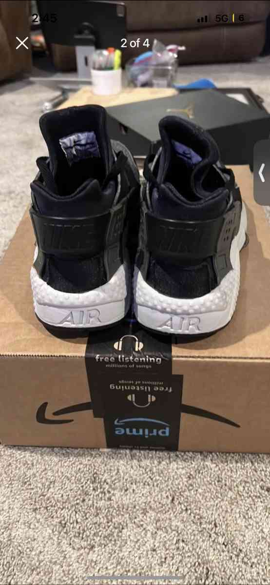 Mens Nike Hurcahes Size 10