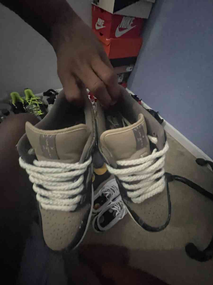 Travis scoot sb dunk size 7