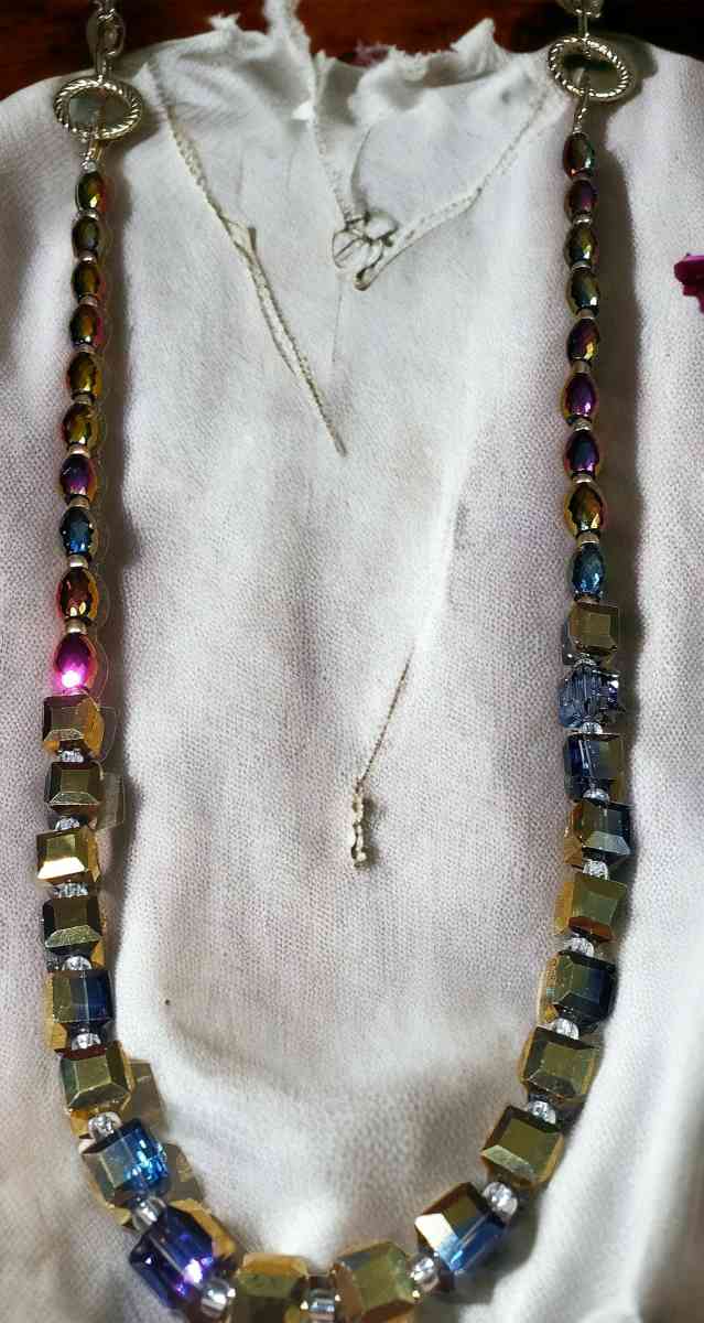 Glass Bead Irredescent Necklace and Earring Set