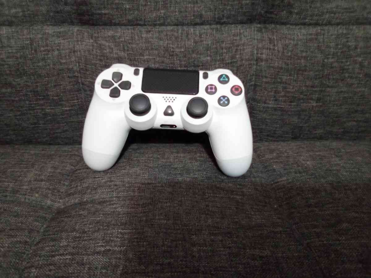 PS4 controllers