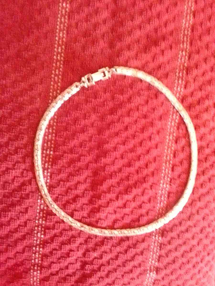 Barclays Womans Silver Tone Choker