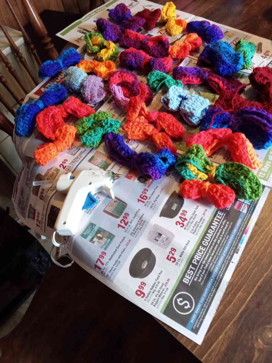 crochet hair bows or gift bows