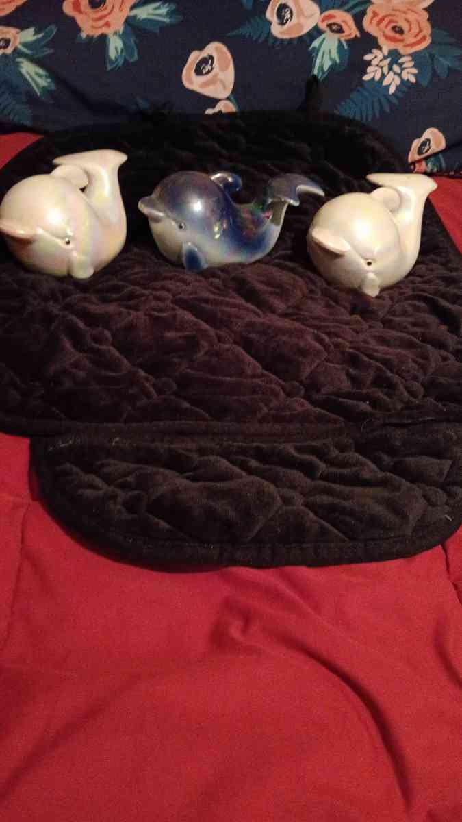 3 peice dohpin set with muti color light reflicting gloss