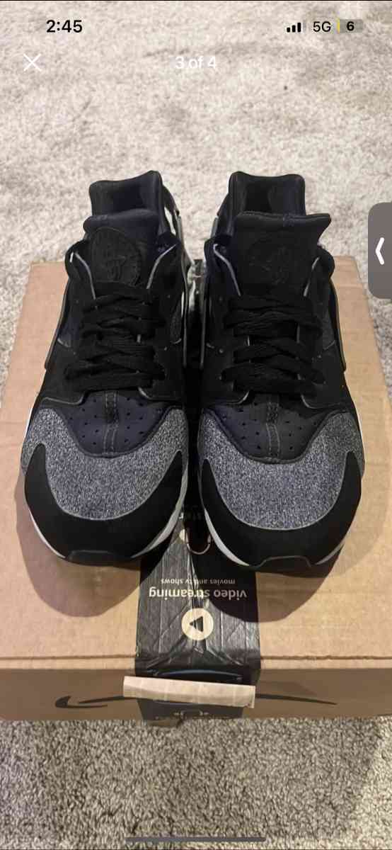 Mens Nike Hurcahes Size 10