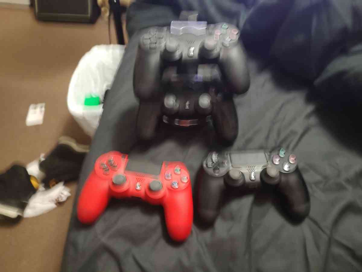 PlayStation 4 controllers