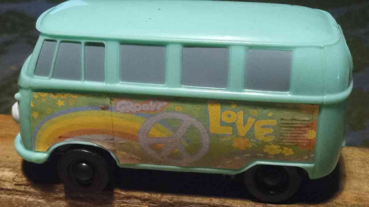 Disney Pixar car Filmore eyes up Bus 2006